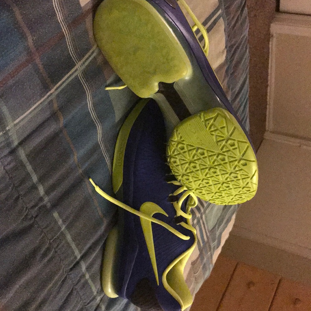 Shoes - Picture 2 of 2